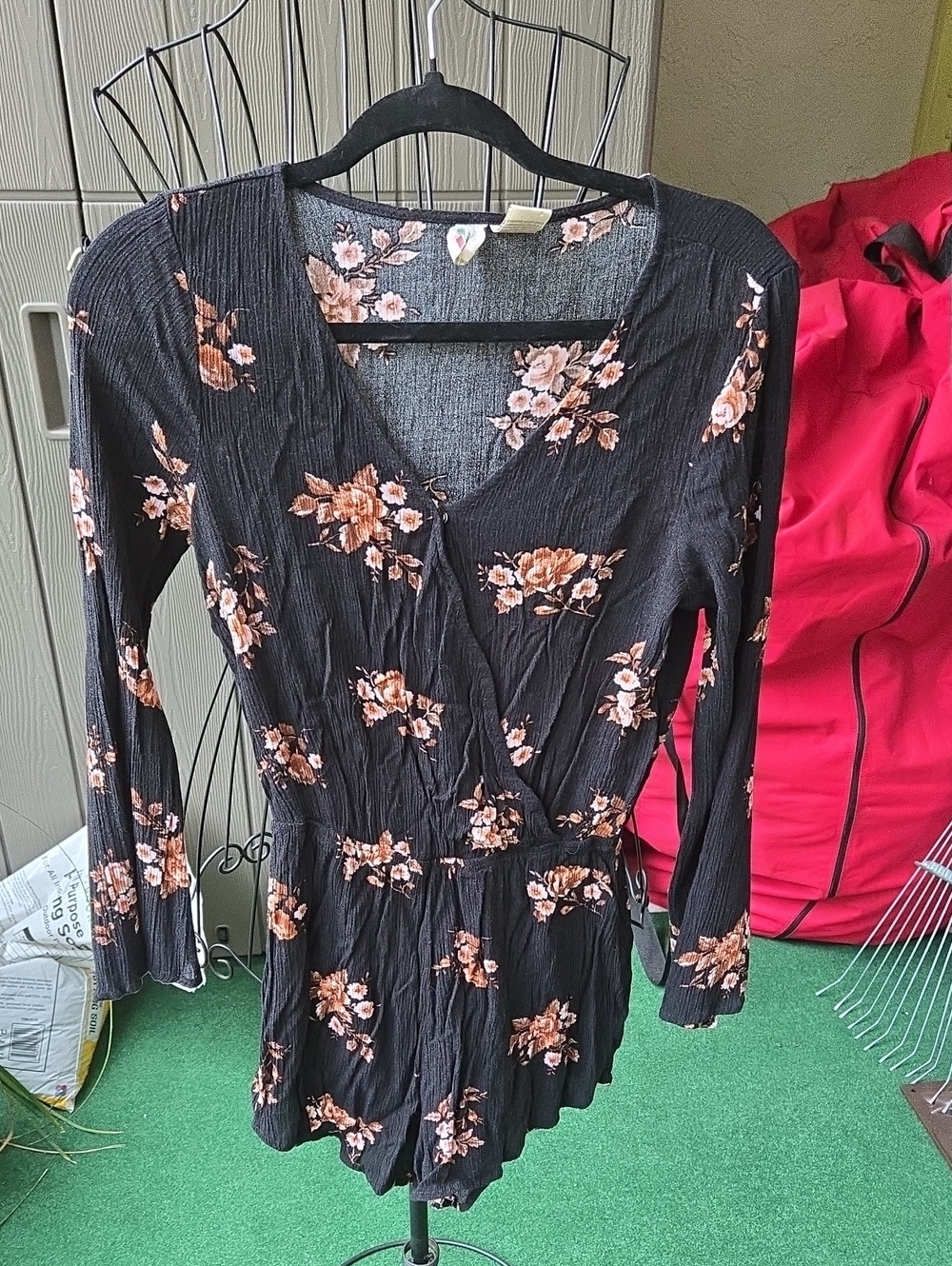 Mimi Chica Black Floral V-Neck Long Sleeve Romper